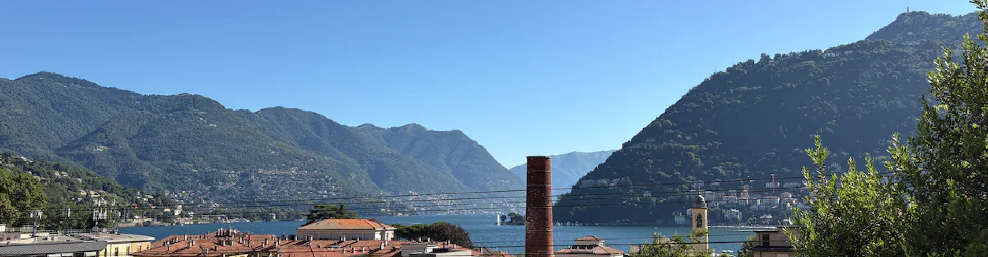 Tram approaching Fino Mornasco station