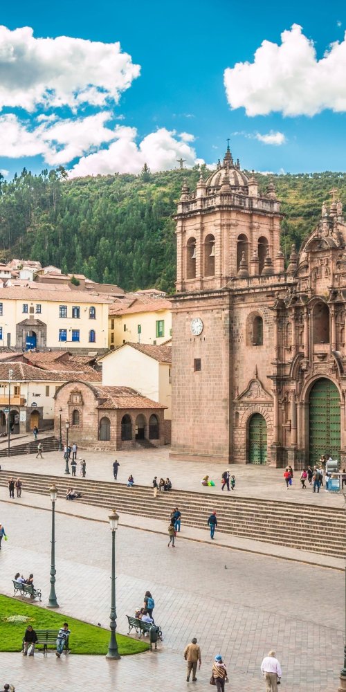 Metro Cusco, PE passenger boarding off-peak