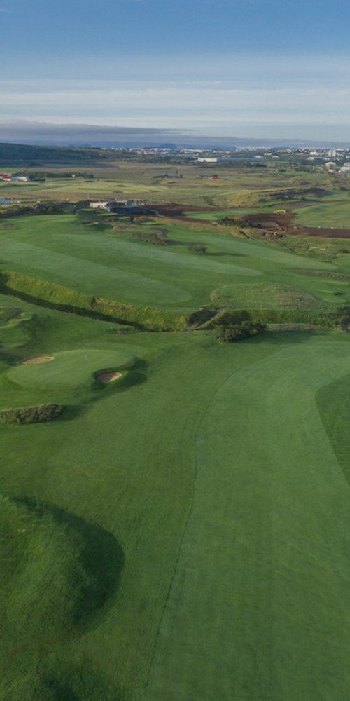 A quiet Mosfellsbær tram at dusk