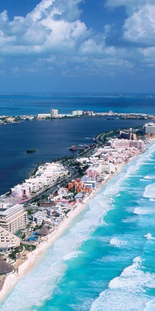 Cancún tram during off-peak hours