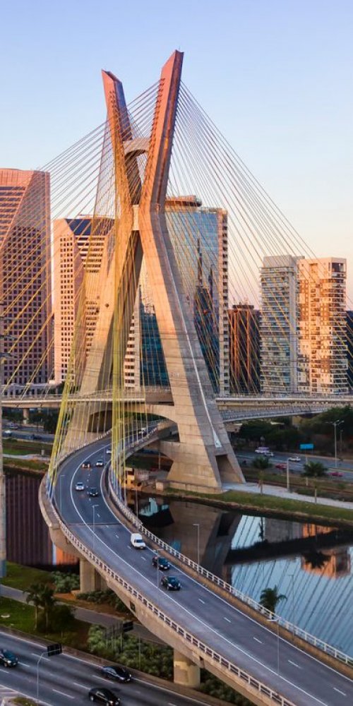 Commuters leaving metro station during off-peak hours in São Paulo
