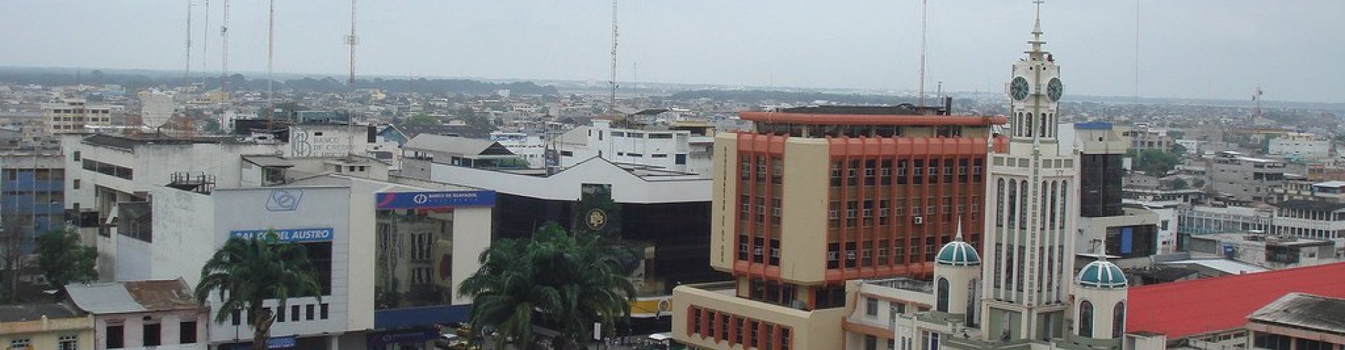 Night tram gliding over Machala’s cobblestone streets