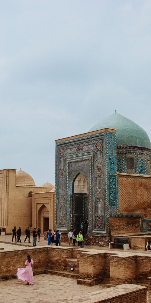 Samarkand tram at dusk