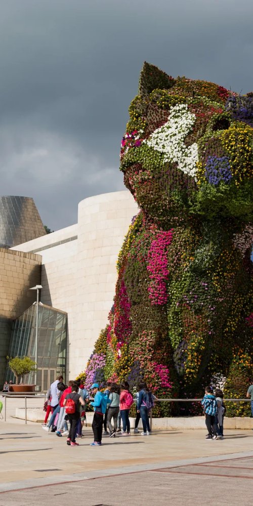 Metro Bilbao train arriving off-peak