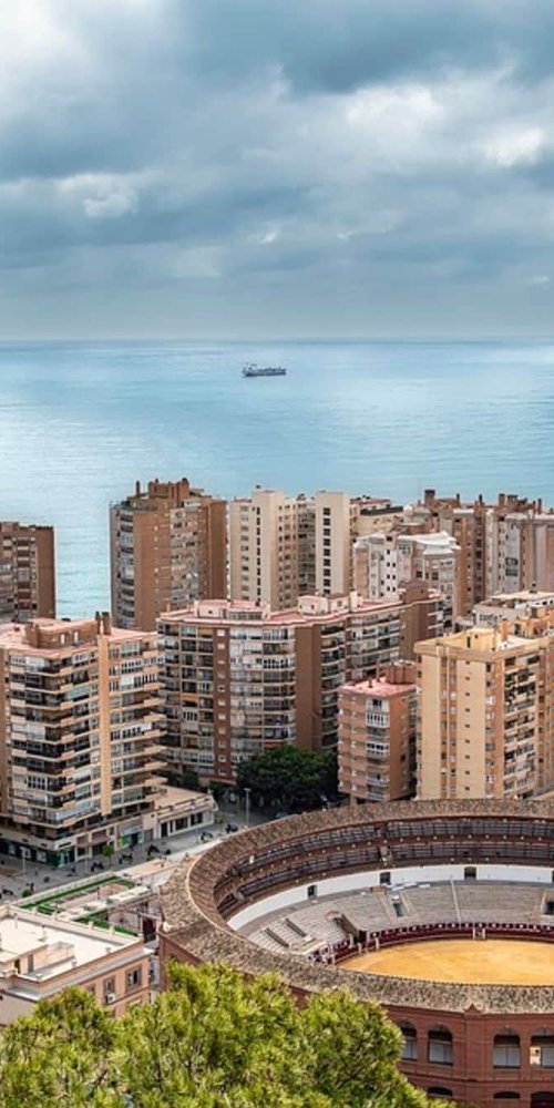 Off-peak tram in Málaga