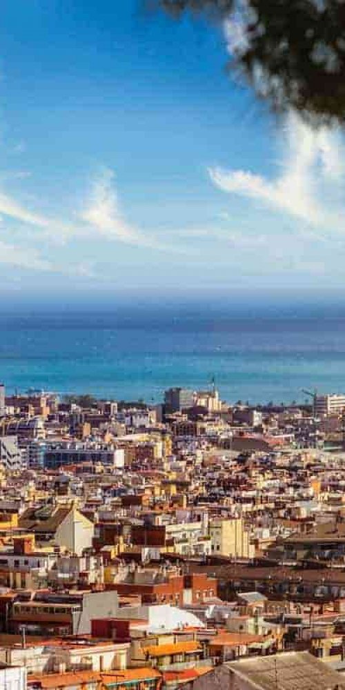 Busy metro platform in Barcelona during rush hour