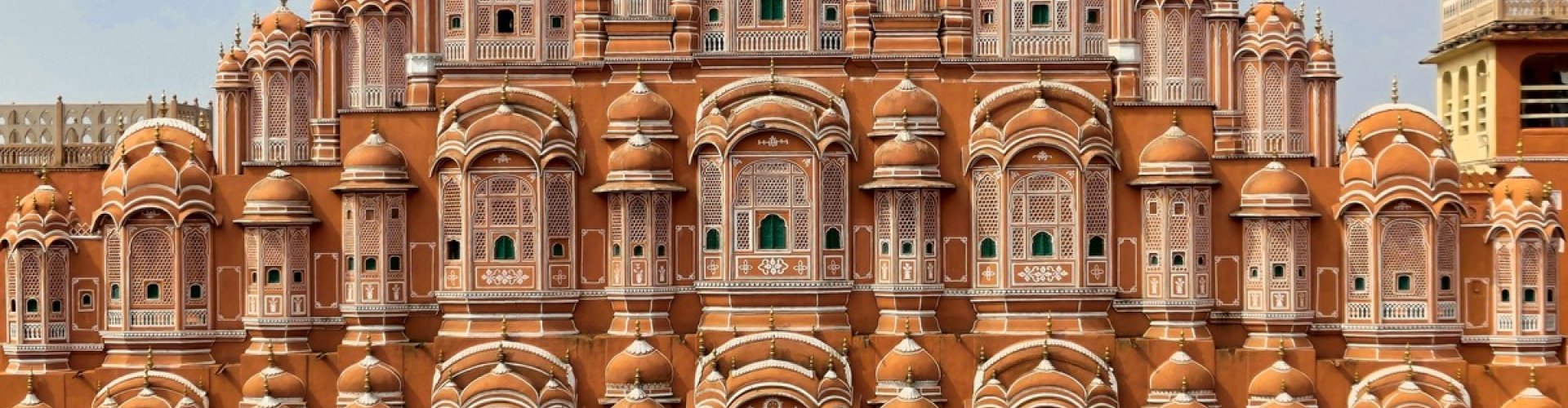 Jaipur Metro train arriving at station