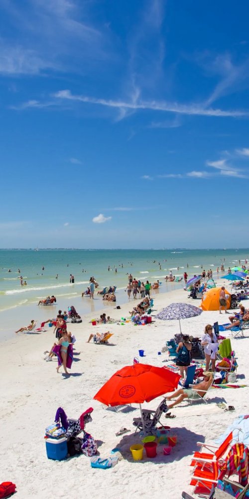 Quiet evening tram in Fort Myers